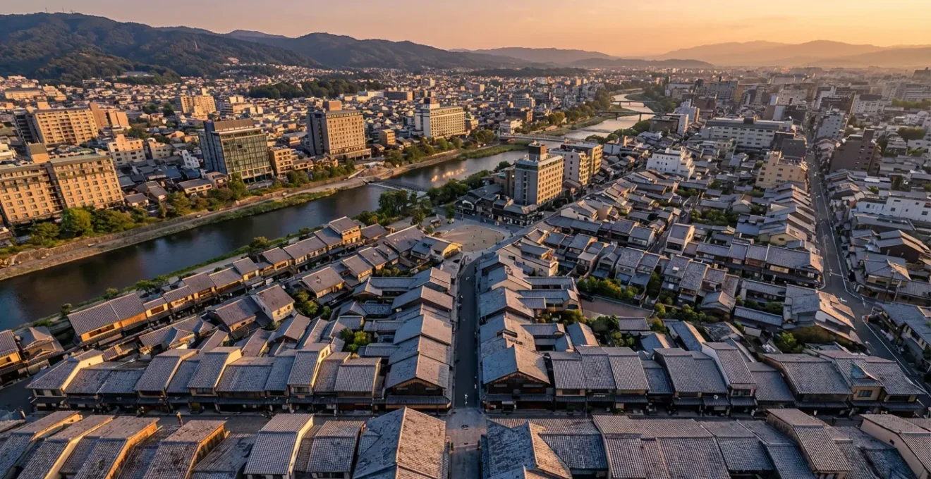 Vue aérienne de Kyoto montrant les zones d'hébergement stratégiques autour du parcours du festival